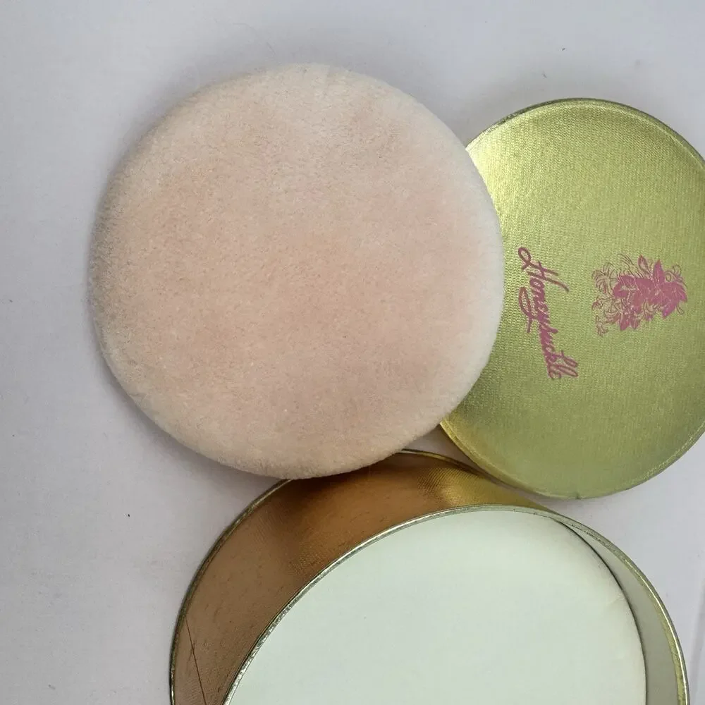 Old 97 Company FL Tammy Cosmetics Perfumed Bath Powder Honeysuckle 6 oz NEW RARE